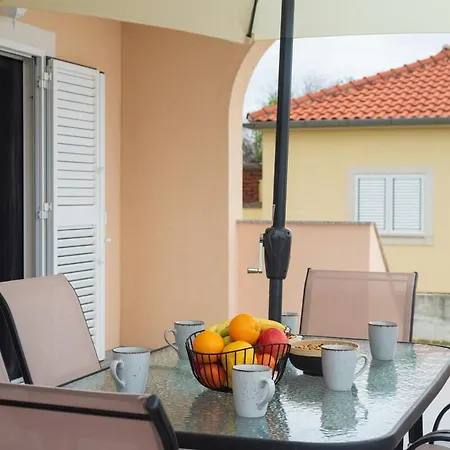 Beautiful Country Oasis Gornji Zemunik